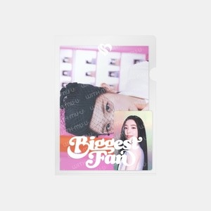 1ST ALBUM ‘Biggest Fan’ MD - POSTCARD + HOLOGRAM PHOTO CARD SET